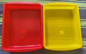 Set of 2 plastic containers