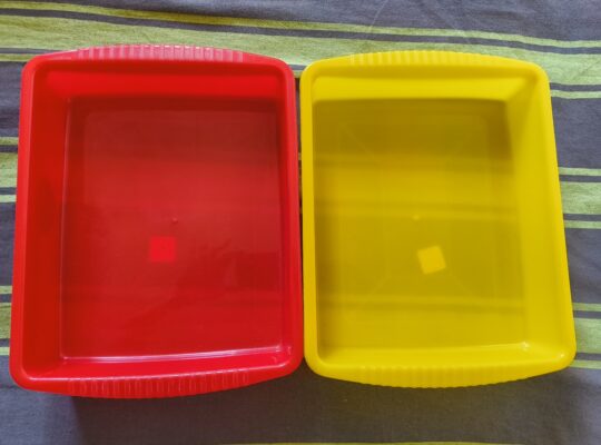 Set of 2 plastic containers